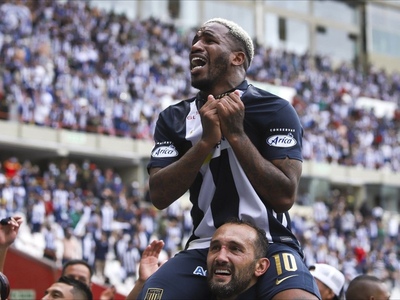 Jefferson Farfán (PER)