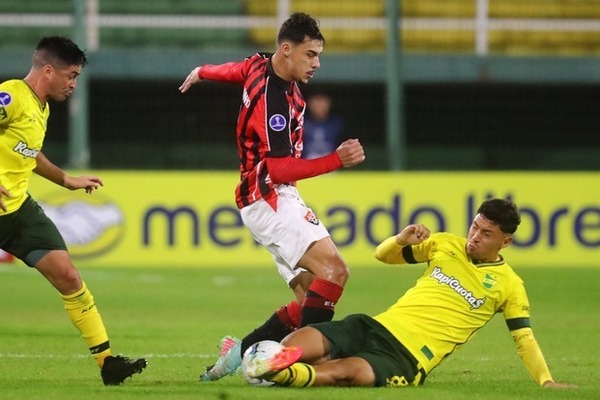 Empate Sin Goles en el Duelo de Copa Sudamericana Entre Defensa y Justicia y Vitria
