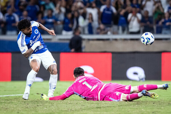Cruzeiro vence a Flamengo en emocionante partido de la Serie A Brasilea