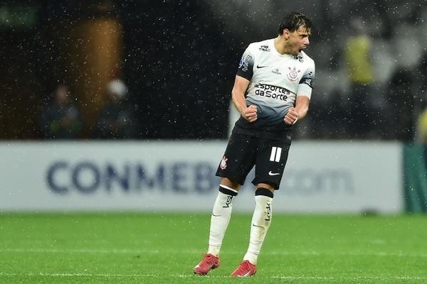 Corinthians supera a Racing en emocionante encuentro de Copa Sudamericana 2025