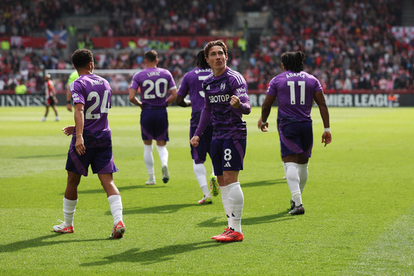 Fulham logra emocionante victoria frente a Brentford en la jornada 37 de la Premier League