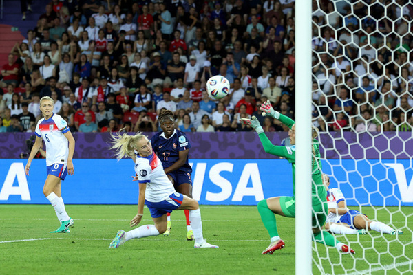 Francia domina en su debut en la Euro Femenina 2025 frente a Inglaterra