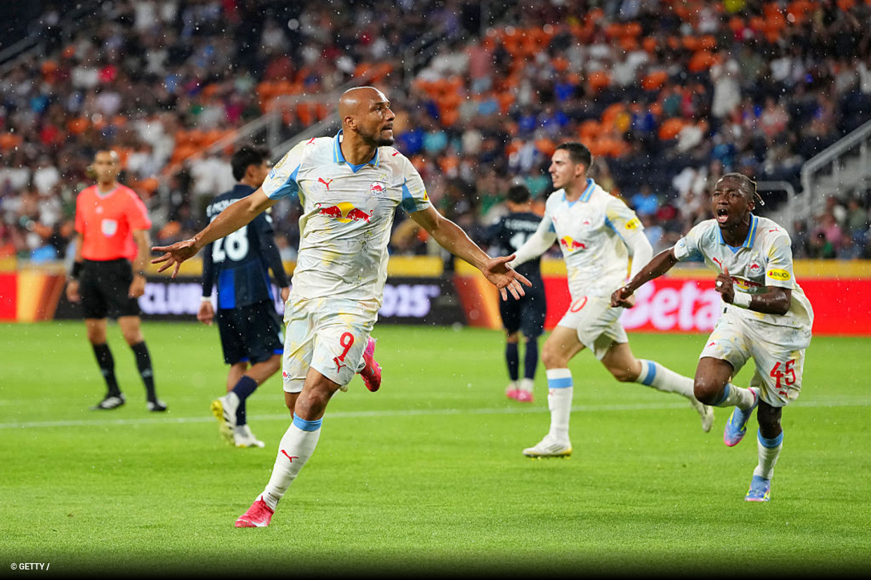Salzburgo supera tormenta y a Pachuca en su debut en el Mundial