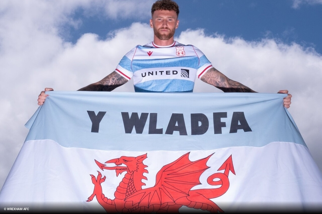 Wrexham Lanza su Tercera Camiseta 2025-26 en Tributo a la Patagonia Galesa